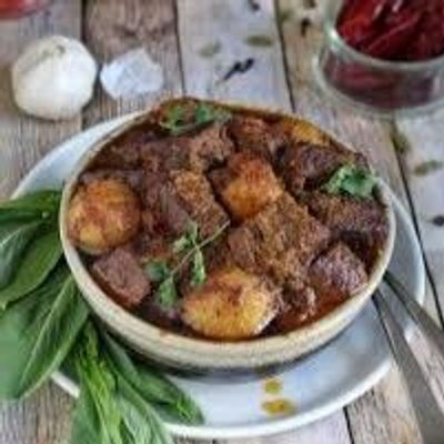 مكعبات لحم العجل بالمقلاة