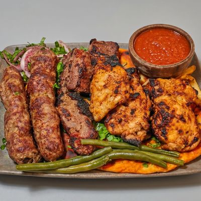مشكل كباب مع كفتة وشيش طاووق