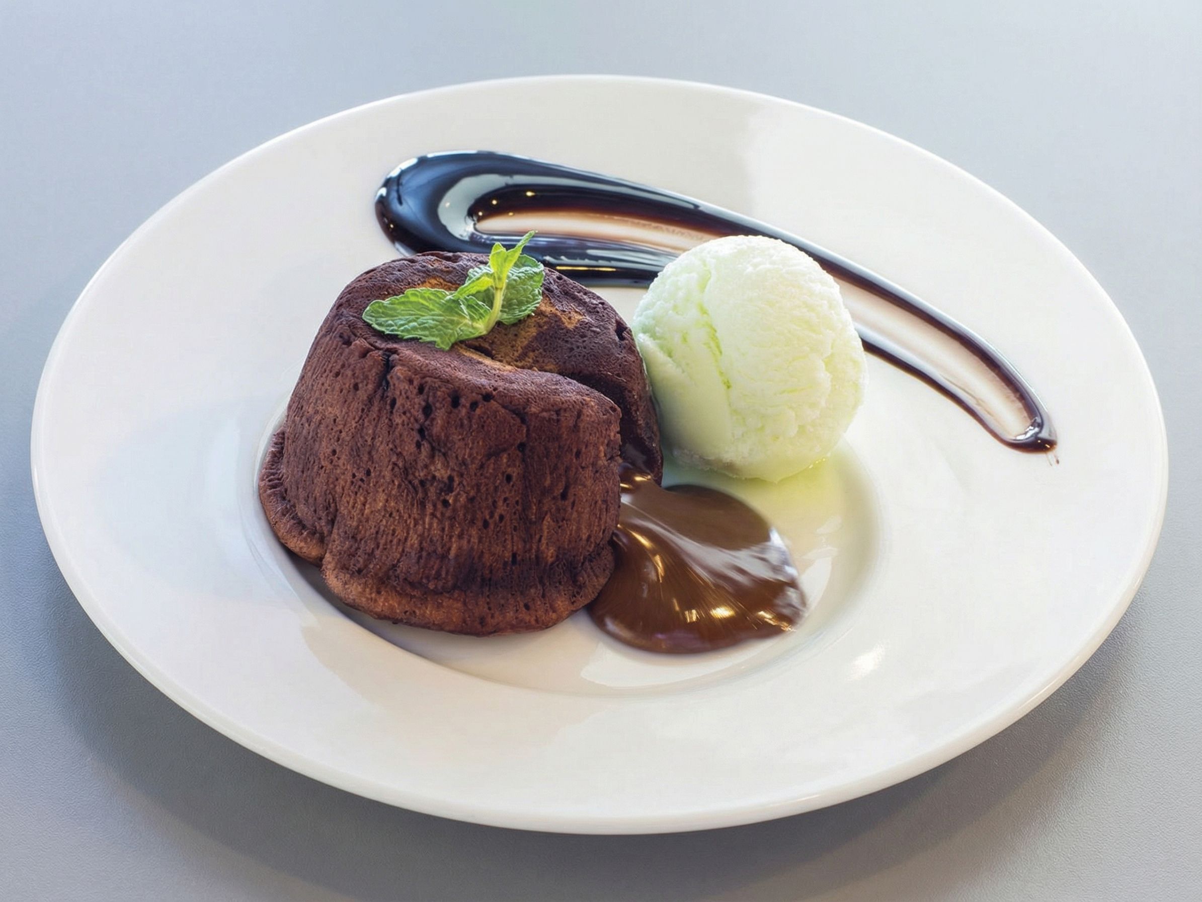 Flutes Molten Cake