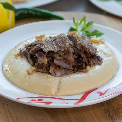 Hummus With Meat Shawerma