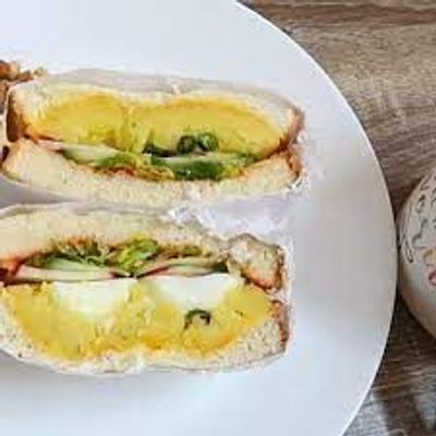 Potato and boiled egg sandwich