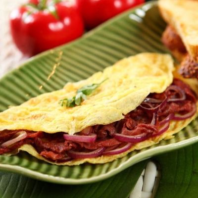 Omelette Sandwich With Pastrami