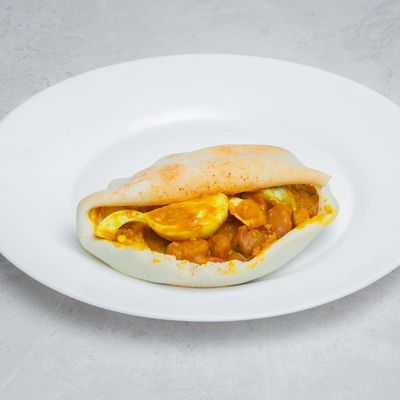 Foul sandwich with boiled eggs