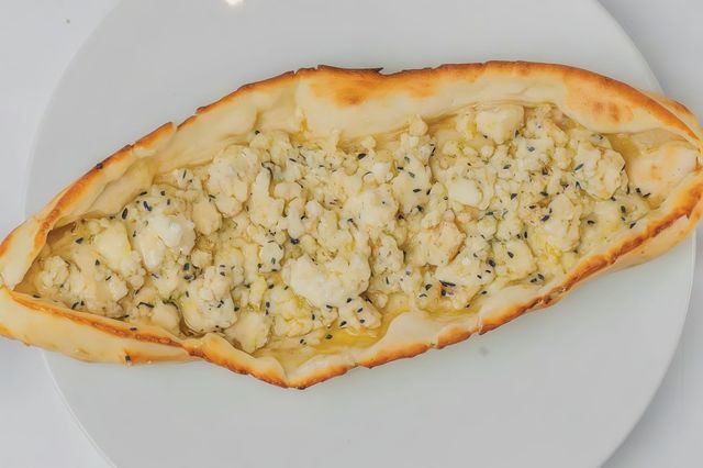 Akkawi Manakish