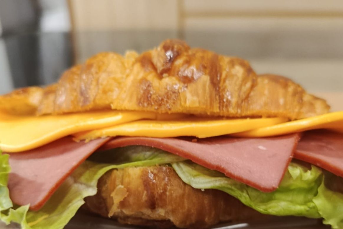 Cheddar Kiri Roast Beef Croissant