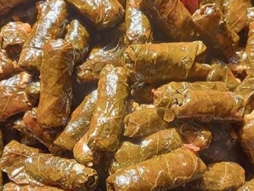 Large mahshi Vine leaves