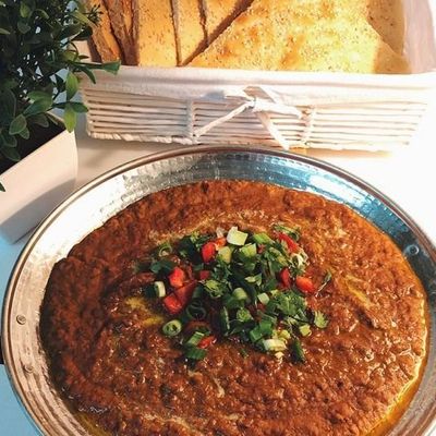 علبة فول مع طحينة وزيت