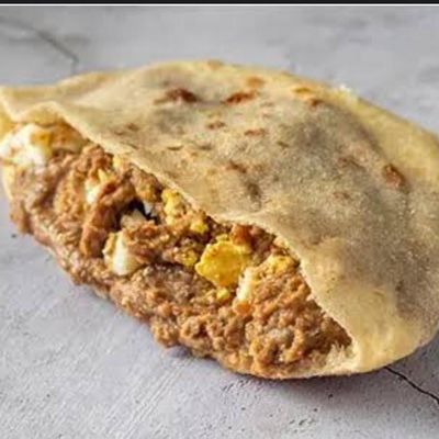 ساندويتش فول مع بيض مسلوق بلدي