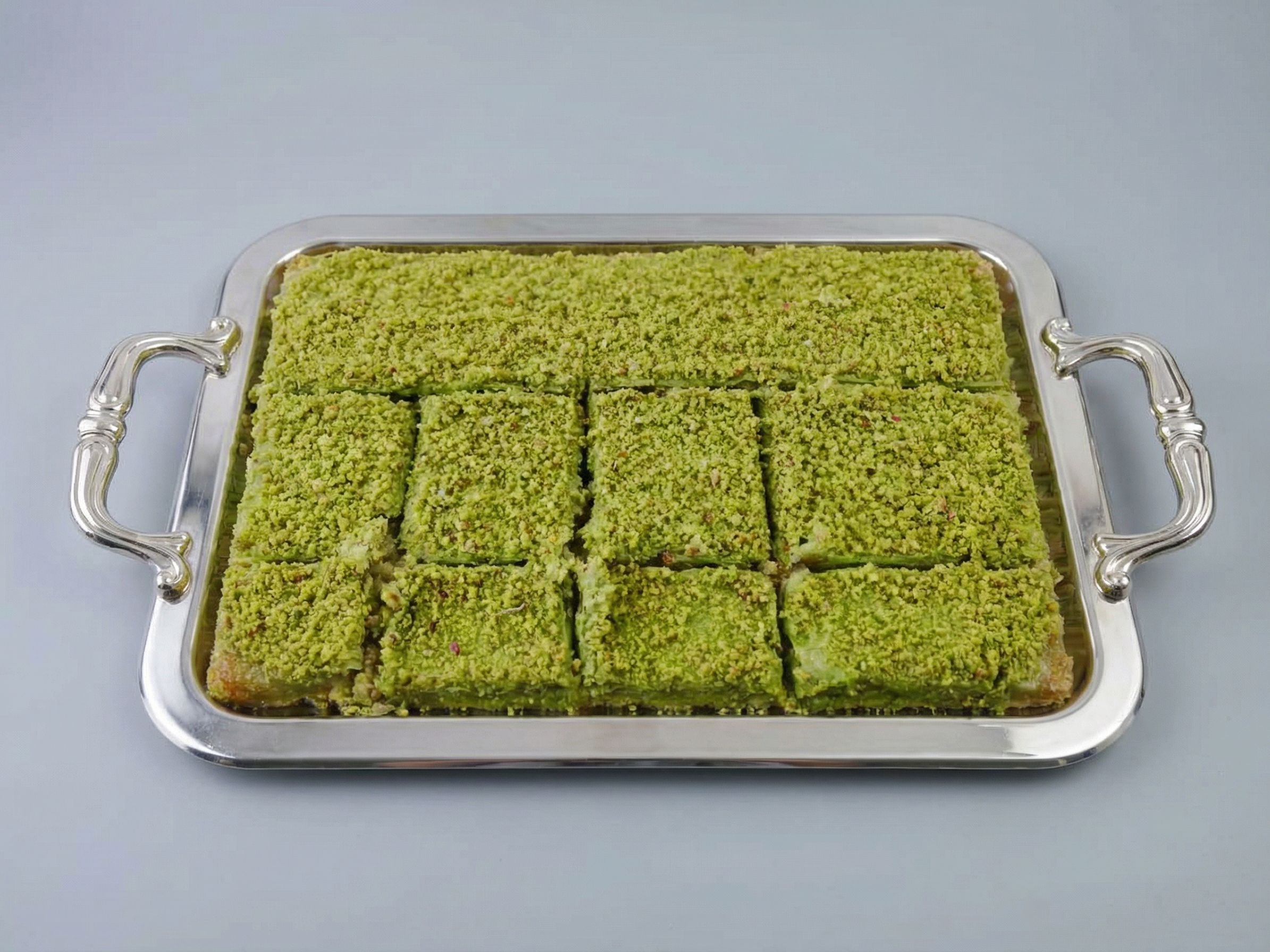 Half a kilo of pistachio basbousa