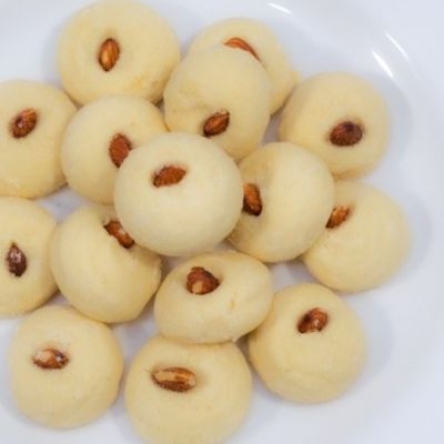 Almond Ghraybeh