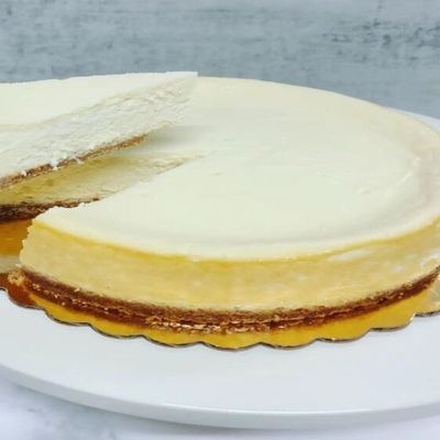 Whole plain cheesecake
