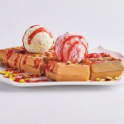 Waffel + 2 Gelato Scoops