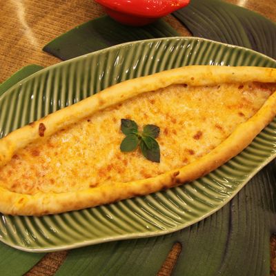 Turkish Pide chicken with garlic
