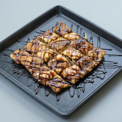 Large chocolate banana pie