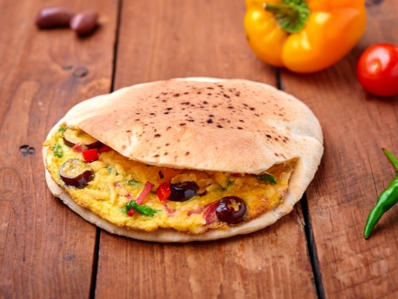 Omelette Baker with White Bread