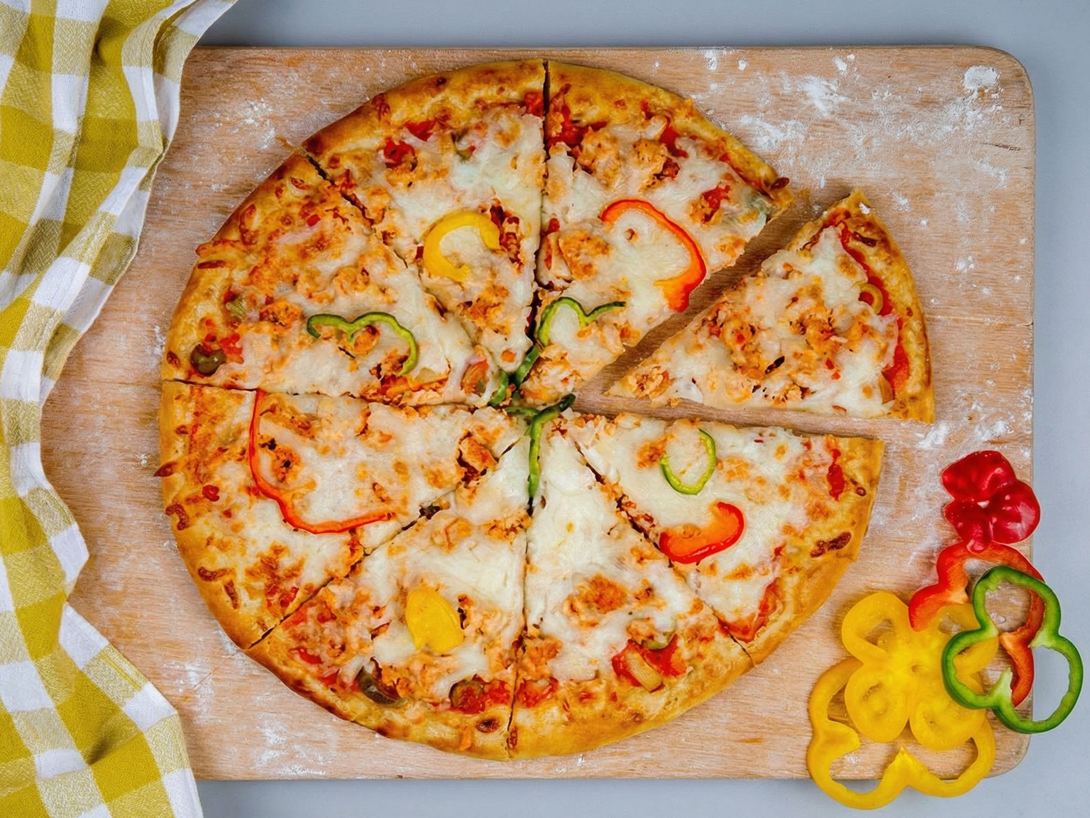 Chicken Cheese Pizza
