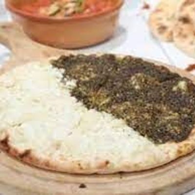 مناقيش جبنة مع رشة زعتر