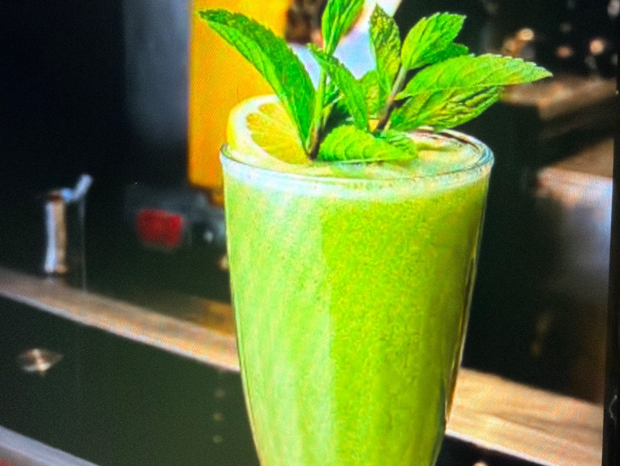 Lemon and mint smoothie