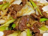 Stir-Fried Sauteed Beef with Scallions