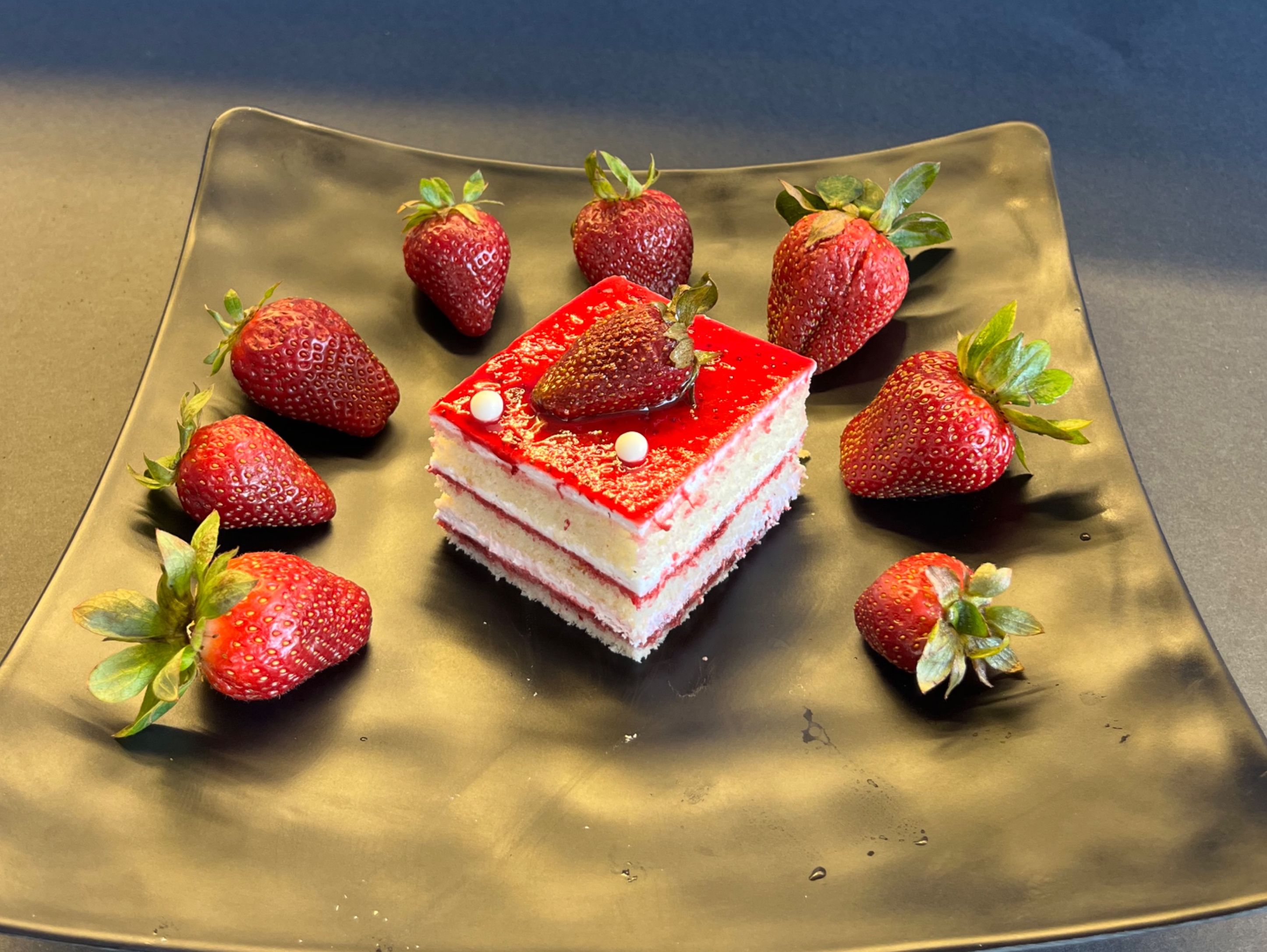 Strawberry Cake with Cream