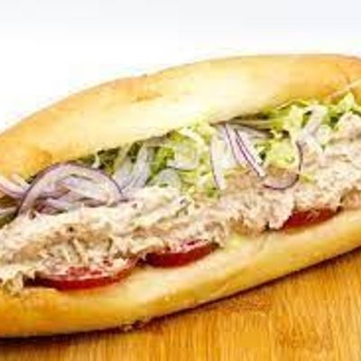 Tuna sandwich with onions and tomatoes