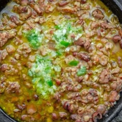 Foul can with olives