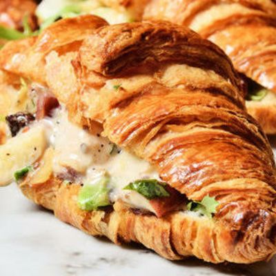 Mixed cheeses with fresh vegetables