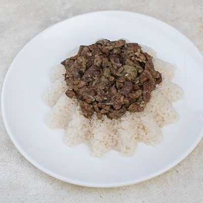 أرز أبيض مع كبدة
