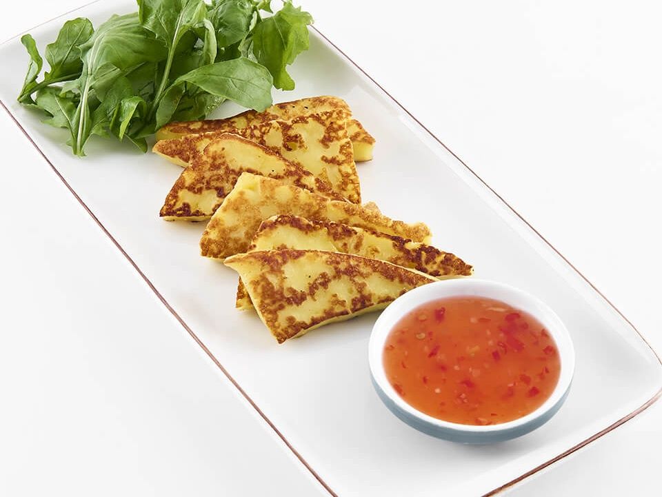 Fresh fried halloumi cheese