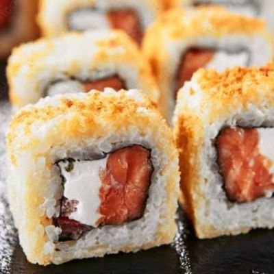 Fried Ura Maki Salmon 4 Pieces