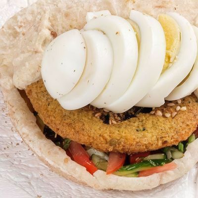 ساندويتش طعمية بالبيض