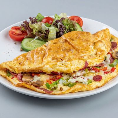 طبق بيض مع بسطرمة