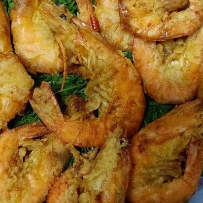 Large local fried shrimp with head and tail