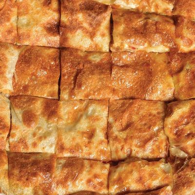 فطير شرقي نصف جبنة نصف لحم