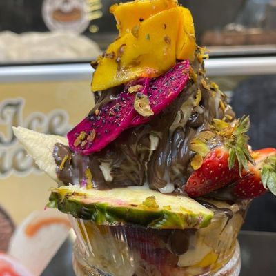 Fruit salad with chocolate