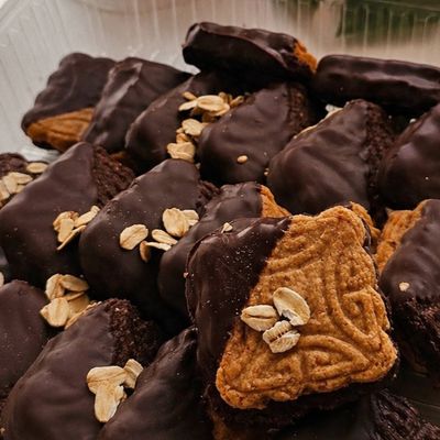 Chateau Biscuits With Oatmeal And Dark Chocolate