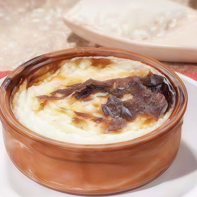 Baked fourn rice pudding with nuts