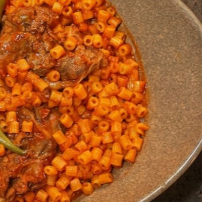 مكرونة مبكبكة مع سجق