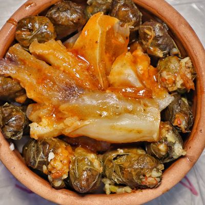 Knuckles casserole with grape leaves