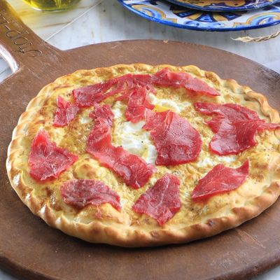 eggs and pastrami manakish diet