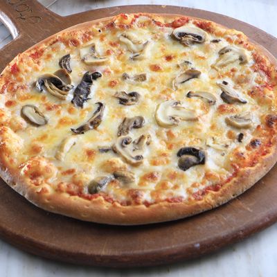 Medium diet mushroom pizza