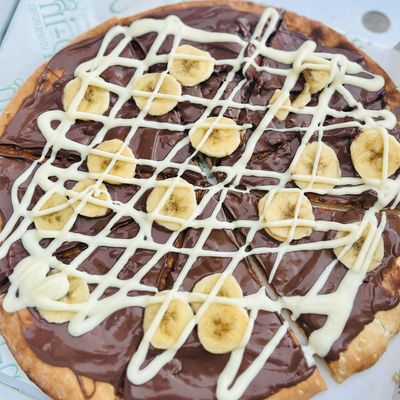 nutella chocolate pizza medium