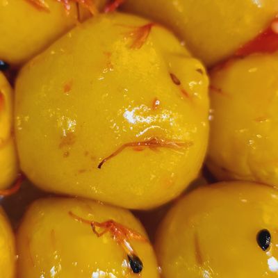 Mixed can of lemon and pickled olives