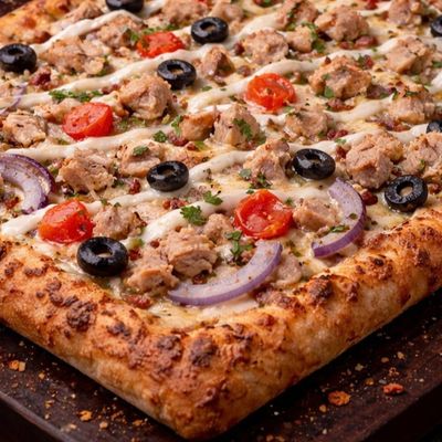 Tuna pizza