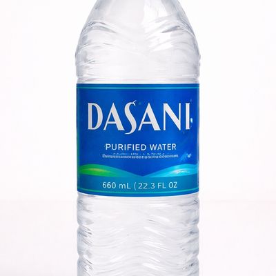 زجاجة صغيرة من ماء أروى