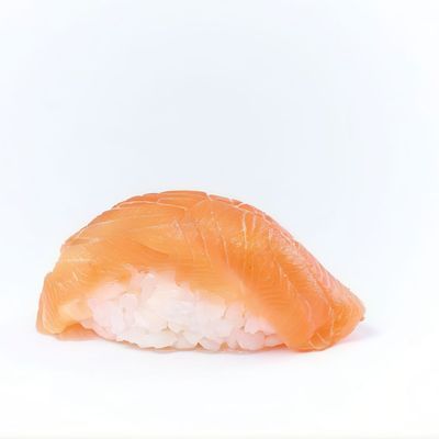 Salmon nigiri