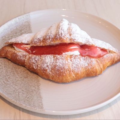 Croissant Strawberry Cream Large