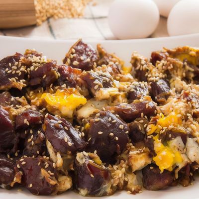 Date paste ajwa box with nuts