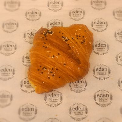 Medium box of mini croissant cheese mix