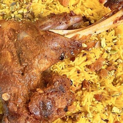 موز على أرز بسمتي ومكسرات